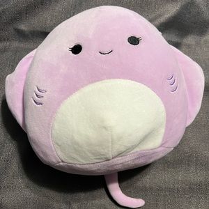 Aziza sting ray squishmallow